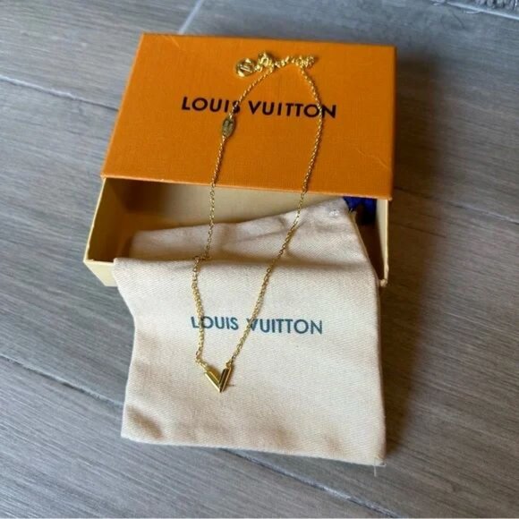 Louis Vuitton Gold Essential V Necklace - Picture 1 of 5